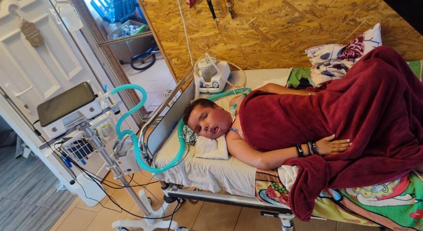 18 éve csak pislogni tud: nagy műtét várhat SMA Zsoltikára