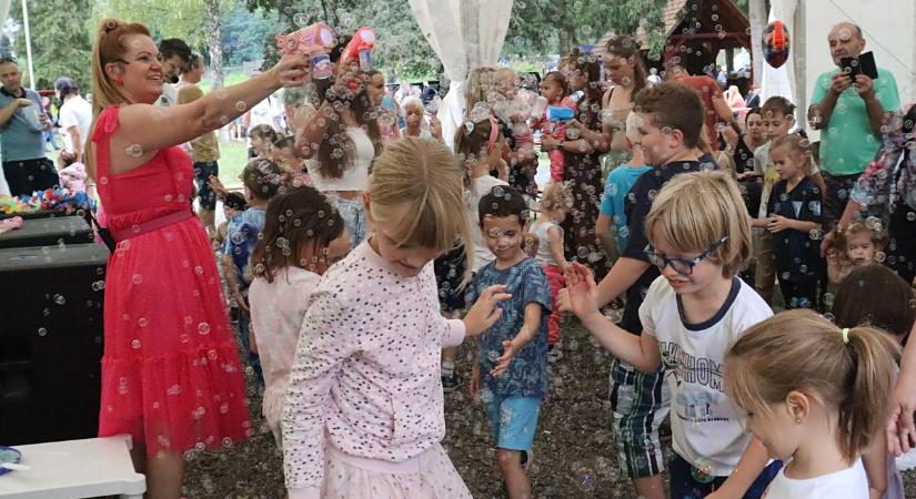 Kicsiknek-nagyok kedvét egyaránt kereste a zalai település falunapja és még buborék show is volt (galéria, videó)