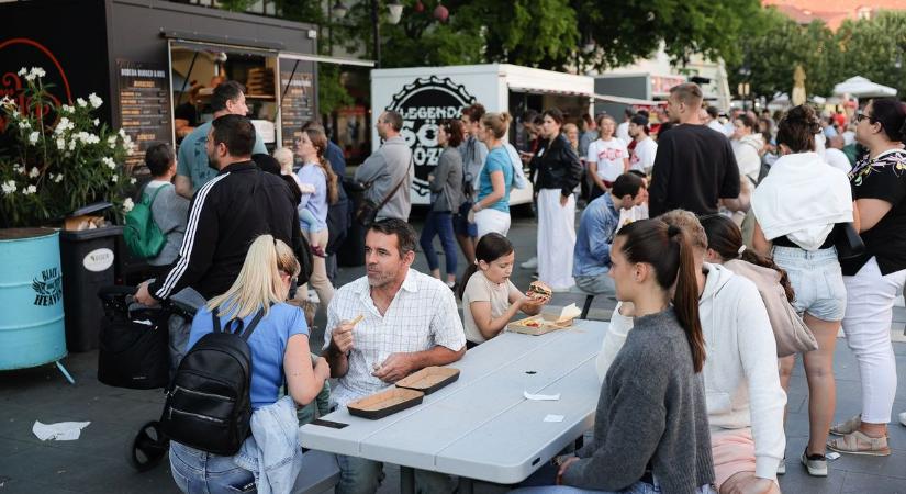 Ízek és illatok kavalkádja a Dobó téren - fotókon a szombati forgatag