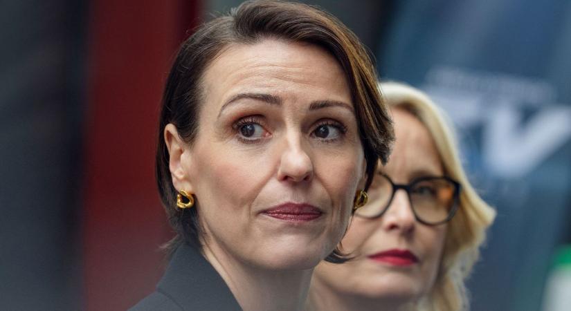 Nyomás alatt – Két nő, hatalomharc, és egy rakás írói kapkodás a Netflixen