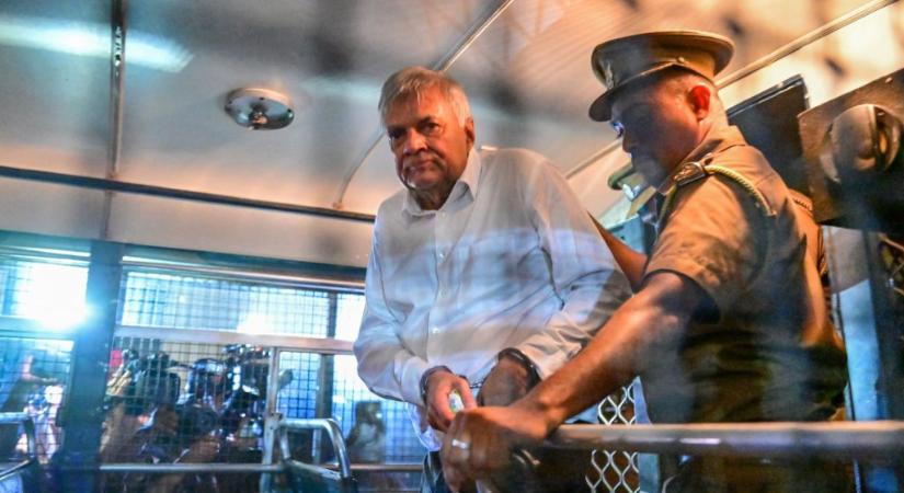 Egyetlen külföldi út elszámolása miatt került börtönbe Sri Lanka volt elnöke, másnap kórházba szállítoták