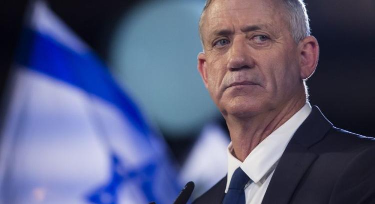 Gantz sürgeti Netanjahut, Lapidot és Libermant egy ideiglenes „túszmentő kormány” megalakítására