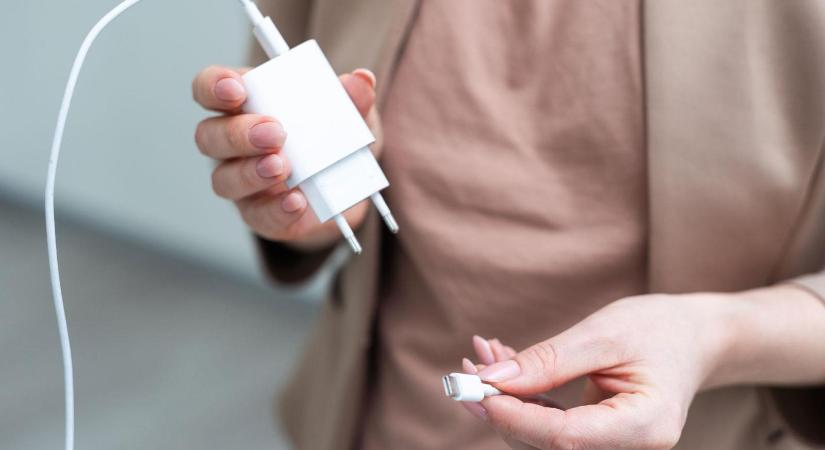 Telefontöltővel mentettek életet a rendőrök