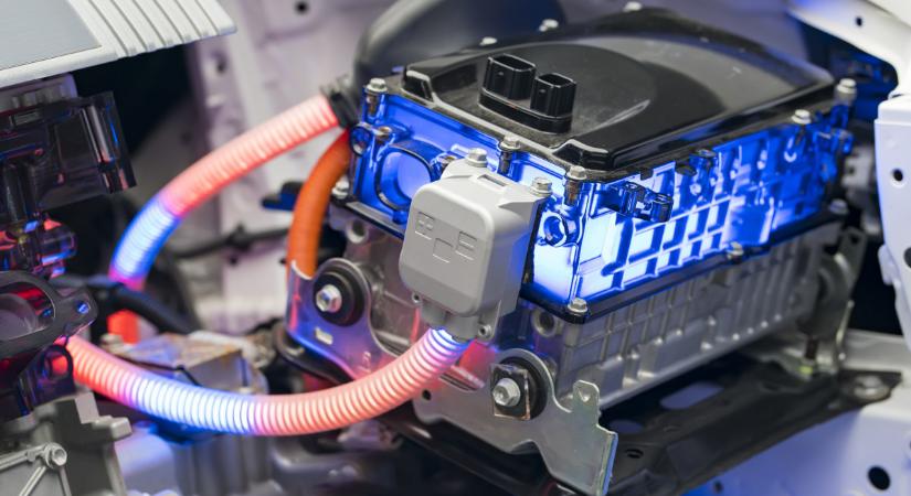 Kiküszöböltek egy hibát, ami forradalmat hozhat az elektromos autózásban