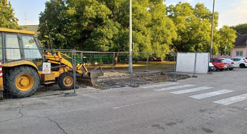 Ezeket az autókat kitiltották a belváros egyik legfontosabb részéről, itt már nem is parkolhatnak