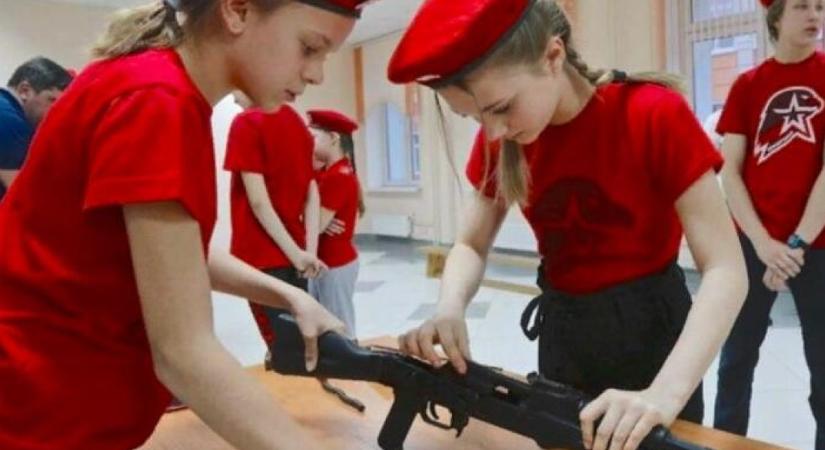 Tanárok, akik kémként figyelik a külföldi diákjaikat