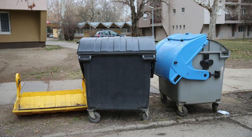 Tele maradt a kuka Pécsett – elképesztő indokkal tagadta meg az ürítést a szolgáltató!
