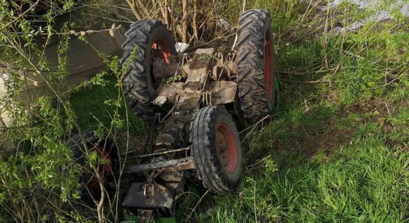 Traktor alá szorult egy férfi, nem élte túl a balesetet