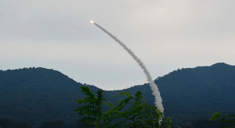 Észak-Korea két új légvédelmi rakétát tesztelt
