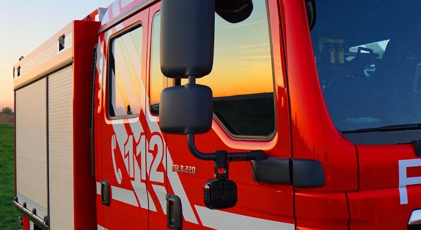 Nagy a baj, lángol egy szemétlerakó, mobillaborra is szükség van