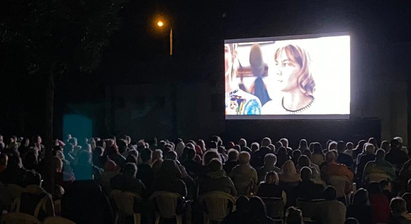 Nyáresti mozi a Jereván szívében - Demjén dalok a csillagok alatt