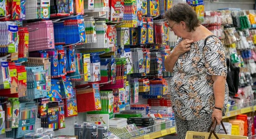 Ha így vásárolnak, tízezreket spórolhatnak a családok az iskolakezdésen