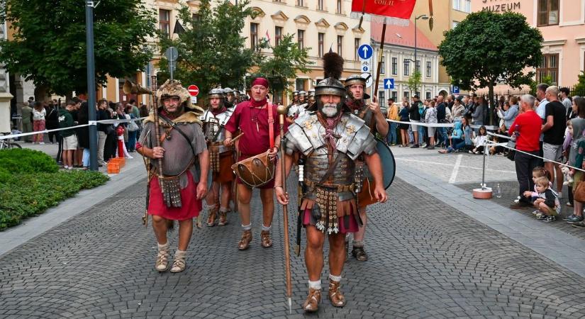 Sok-sok fotót hoztunk a Savaria Karnevál szombati felvonulásáról