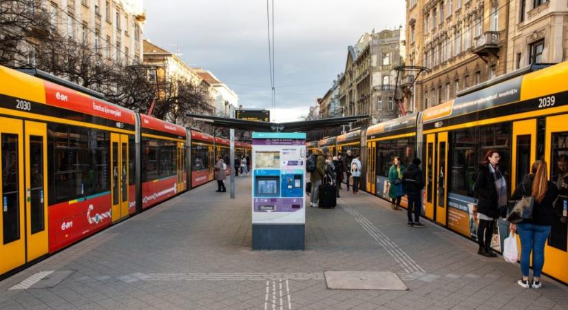 Lerántott a villamosról egy 72 éves nőt
