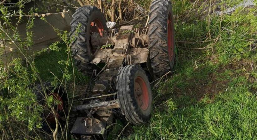 Traktor alá szorult egy férfi, meghalt a balesetben
