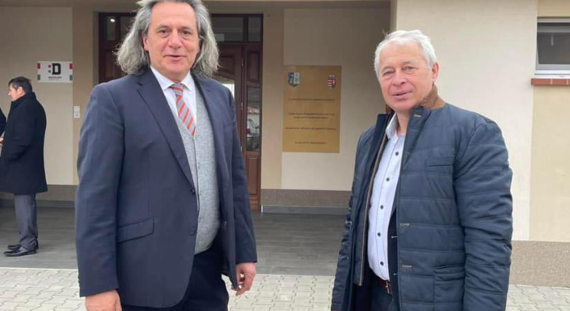 Kétmilliós turulszobrot rendelt egy alföldi község polgármestere, de nem veszi át és nem fizeti ki