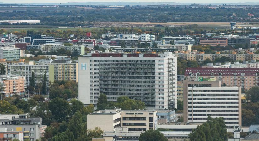 TRAGÉDIA: Meghalt egy beteg, miután kizuhant a pozsonyi kórház erkélyéről