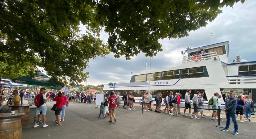 Mozdulni alig lehet a hétvégén a Balatonon