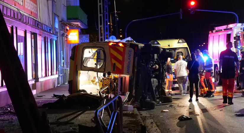 Fotókon a szombat éjszaka történt súlyos mentőbaleset