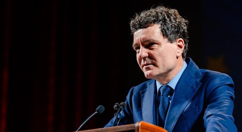 Nicuşor Dan üzent Ukrajna függetlenségének ünnepén