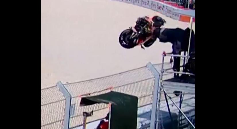 Hajszál híján operatőrt tarolt a repülő motor a balatoni Moto GP-n
