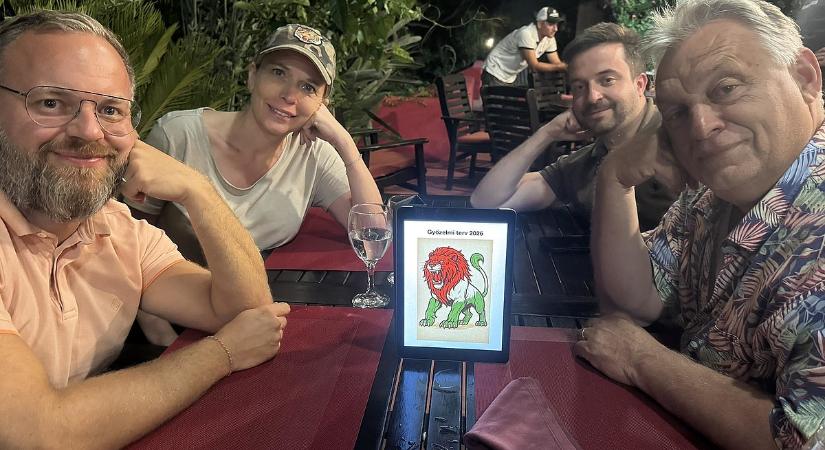 Vissza a múltba: retró kütyükkel virít a miniszterelnök a nyaraláson