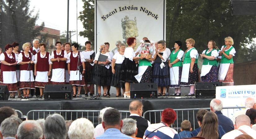 26. Folklórfesztivál a Szent István Napokon – a környei hagyományőrzők már tardoskeddi táncokat is ismernek