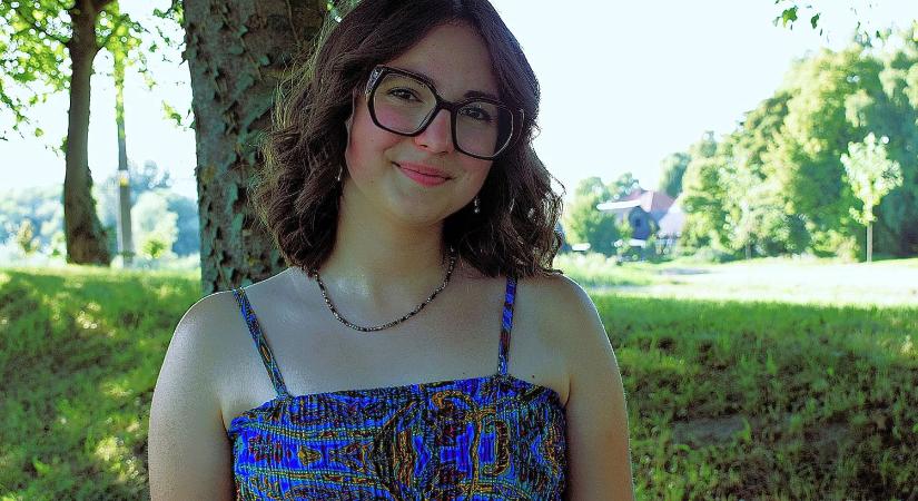 FELfedező: Zenében írja ki magából az érzéseit – Séta Sági Anna Flóra világában (INTERJÚFOTÓK)