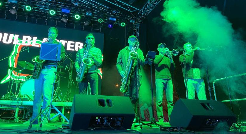 Kecskeméti zenekaroké volt a főszerep: fergeteges szombat esti koncertek a Hírös Hét Fesztiválon