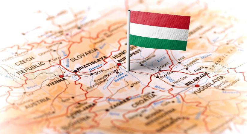 Egy angol humorista 3 szóval jellemezte a magyar történelmet, kiakadt az internet