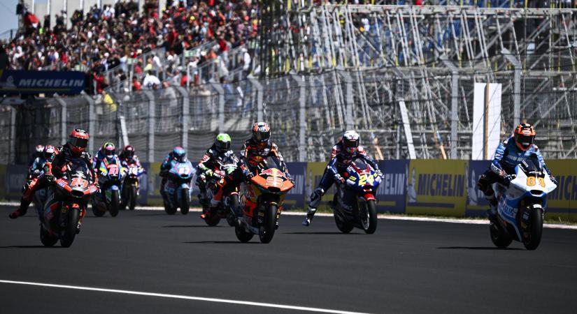 Szenzációs utolsó kör után sporttörténeti kolumbiai siker a Moto2-ben