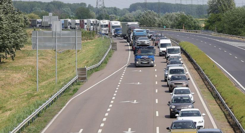 Több baleset történt – Torlódások, forgalomelterelések az autópályákon (videó)