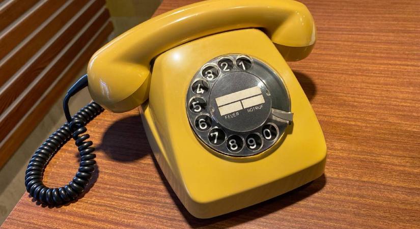 Kedves szülők, hozzuk vissza a vezetékes telefont!