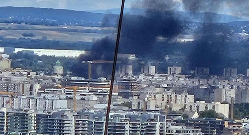 Kilométerekről is látszott a hatalmas újpesti tűz füstje (FOTÓ)