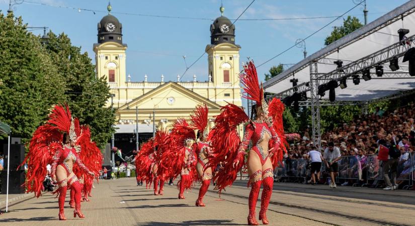 Ha elmulasztottad a virágkarnevál közönségkedvencét megnézni, itt bepótolhatod!