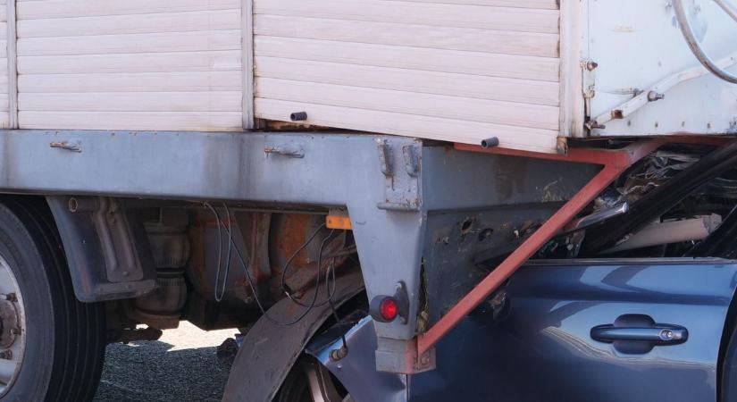 Halálos baleset az M3-ason: kamion és autó karambolozott ( fotók)