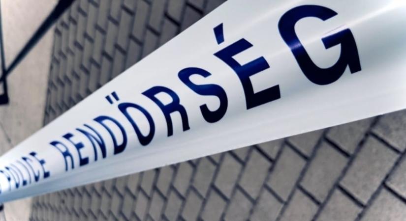 Vízelvezető csatornába csúszott egy autó, megfulladt az utasa