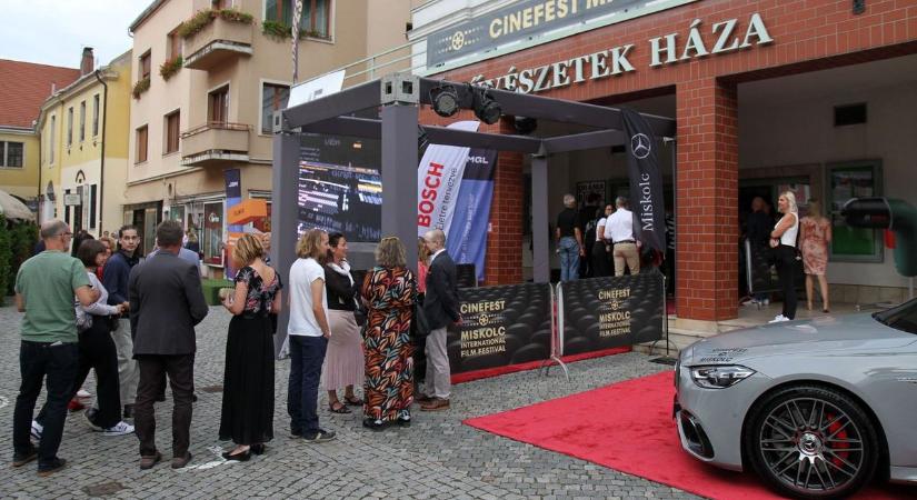 Jó buli lesz: zene, tánc és performansz Miskolc főutcáján