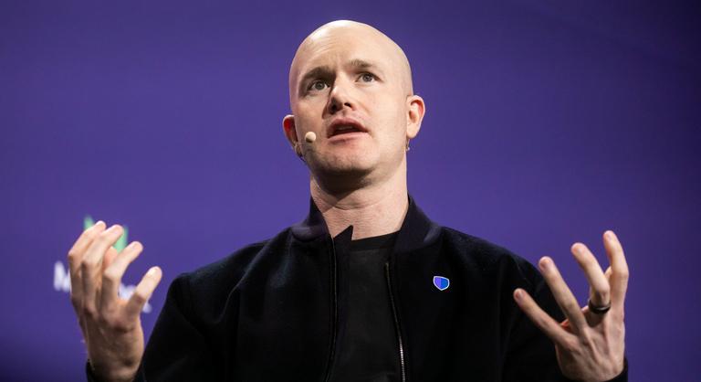 Egy cégvezető mindenkit kirúgott, aki nem hajlandó használni a mesterséges intelligenciát