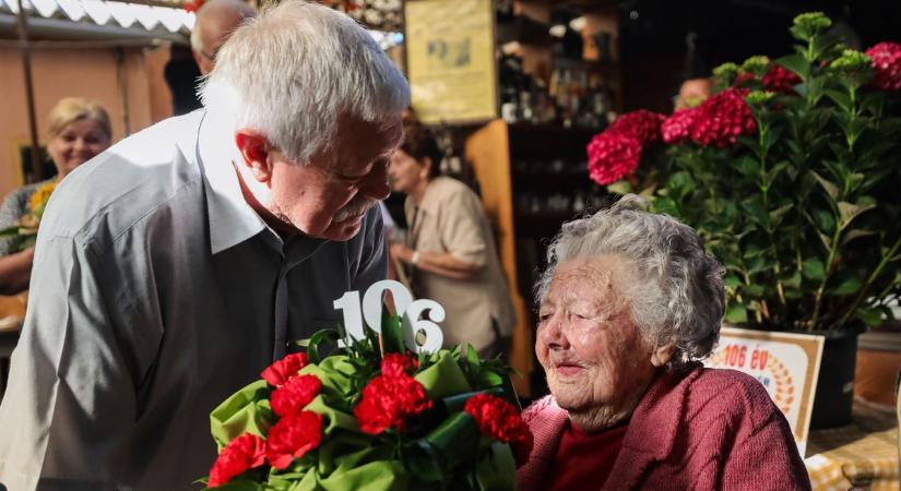106. születésnapján köszöntötték Erzsi nénit - fotók