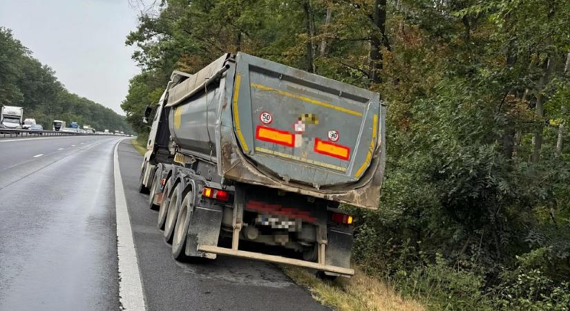 Egymást átölelve ugrott kamion elé két román tinédzser, mert a családjuknak nem tetszett kapcsolatuk