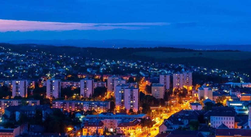 Az emblematikus miskolci épület teljesen új külső héjat kapott