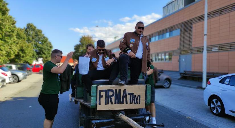 Szekértolással vette kezdetét a balekhét - megérkeztek az elsőévesek a Soproni Egyetemre