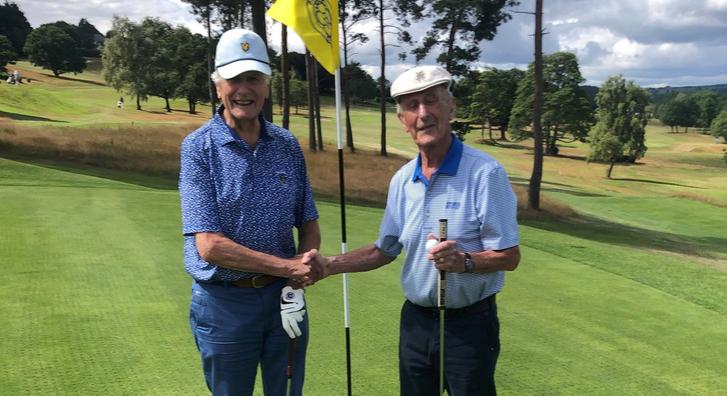 Sokunkat lejátszana a pályájáról a világ legidősebb golfozója