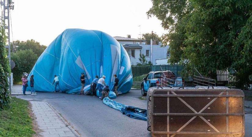 Kényszerleszállás Debrecenben - lakóházak között ért földet egy hőlégballon