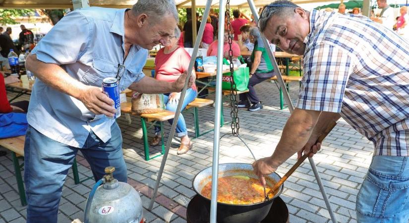 Három generáció főzött együtt Üllésen: a lecsó bizonyította, hogy több mint étel