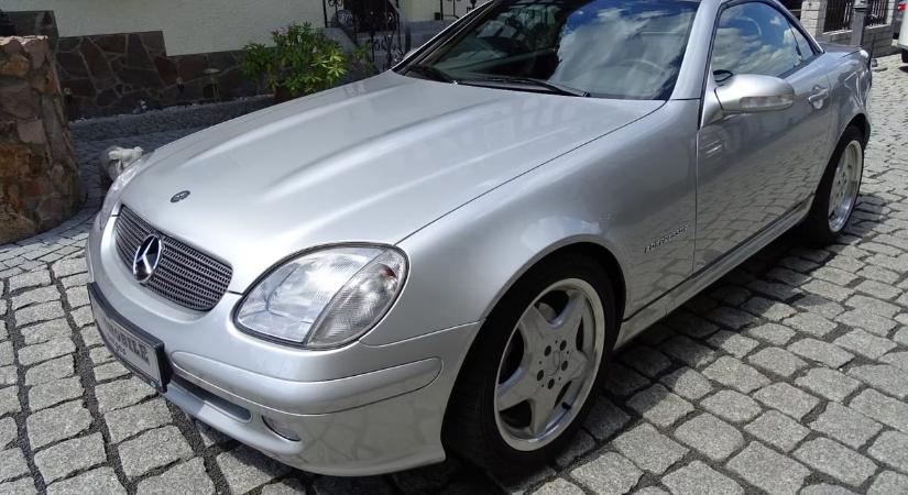 Negyed évszázados, de alig használt Mercedes SLK-t kínálnak eladásra