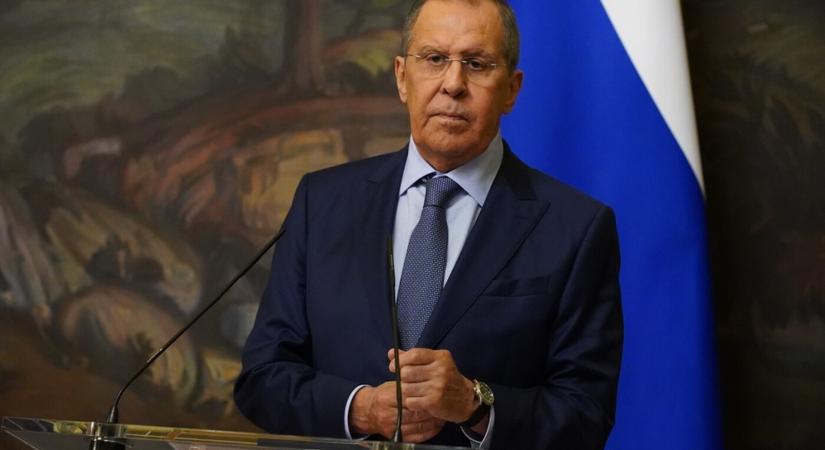 Mit üzen Lavrov pulóvere?