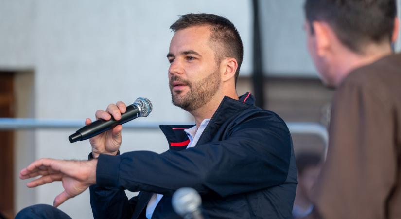 Kapu Tibor: fentről nem határokat láttam