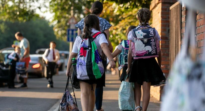 Küszöbön az iskola, így segíthetsz a gyerekednek az első napokban